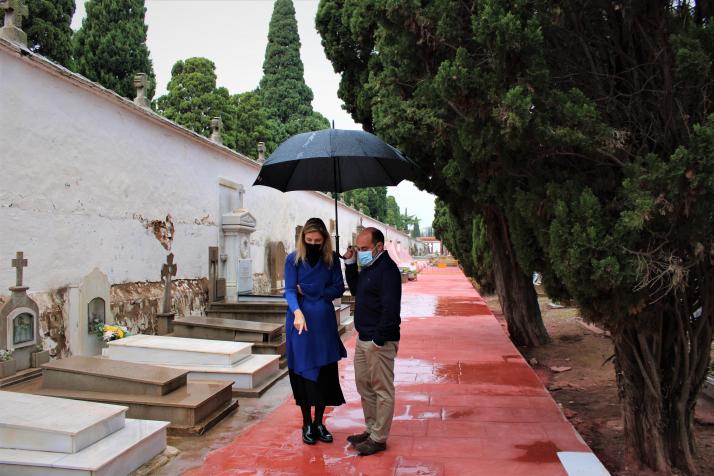 Visita de Marco en el cementerio.jpg