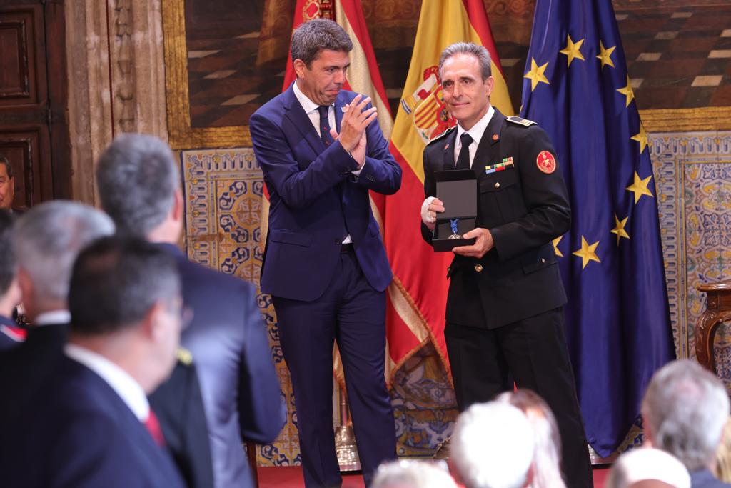 Los bomberos de Castellón reciben la distinción de la Generalitat Valenciana por su colaboración en la extinción de los incendios forestales