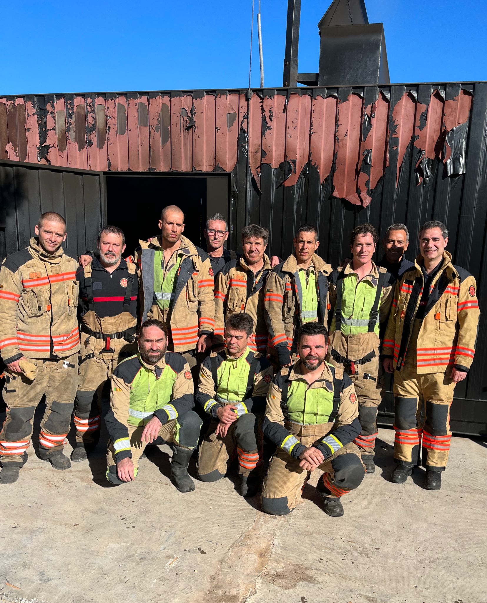 El regidor de Seguretat i Emergències, Antonio Ortolá, participa en un simulacre d'incendi al costat del cos de bombers de l'Ajuntament de Castelló