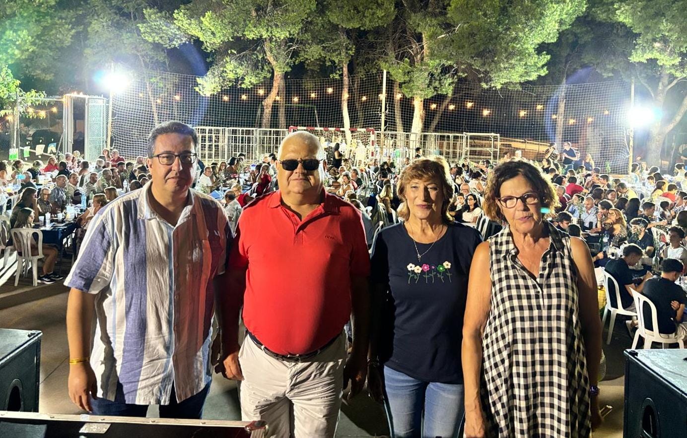 El Govern municipal acompanya als veïns de Les Galeres en el Sopar de Gala de les seues festes d'estiu