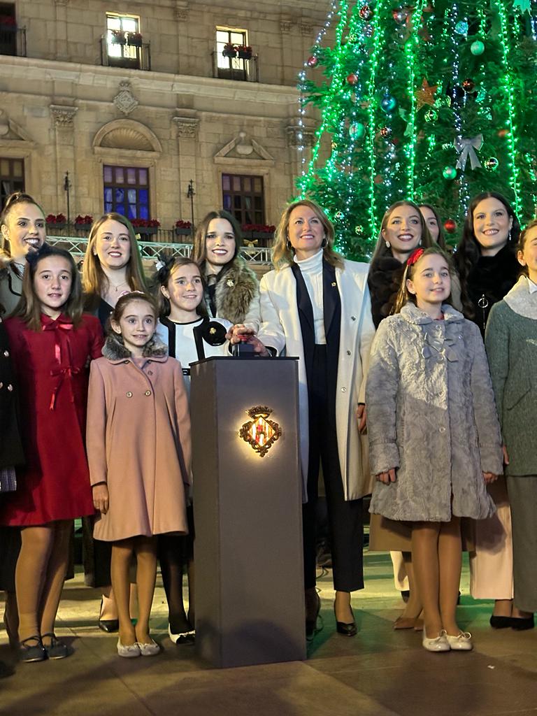 Carrasco: “Hoy iluminamos la mejor Navidad en Castellón con más de 250 actividades para todos los públicos y en todos los barrios”