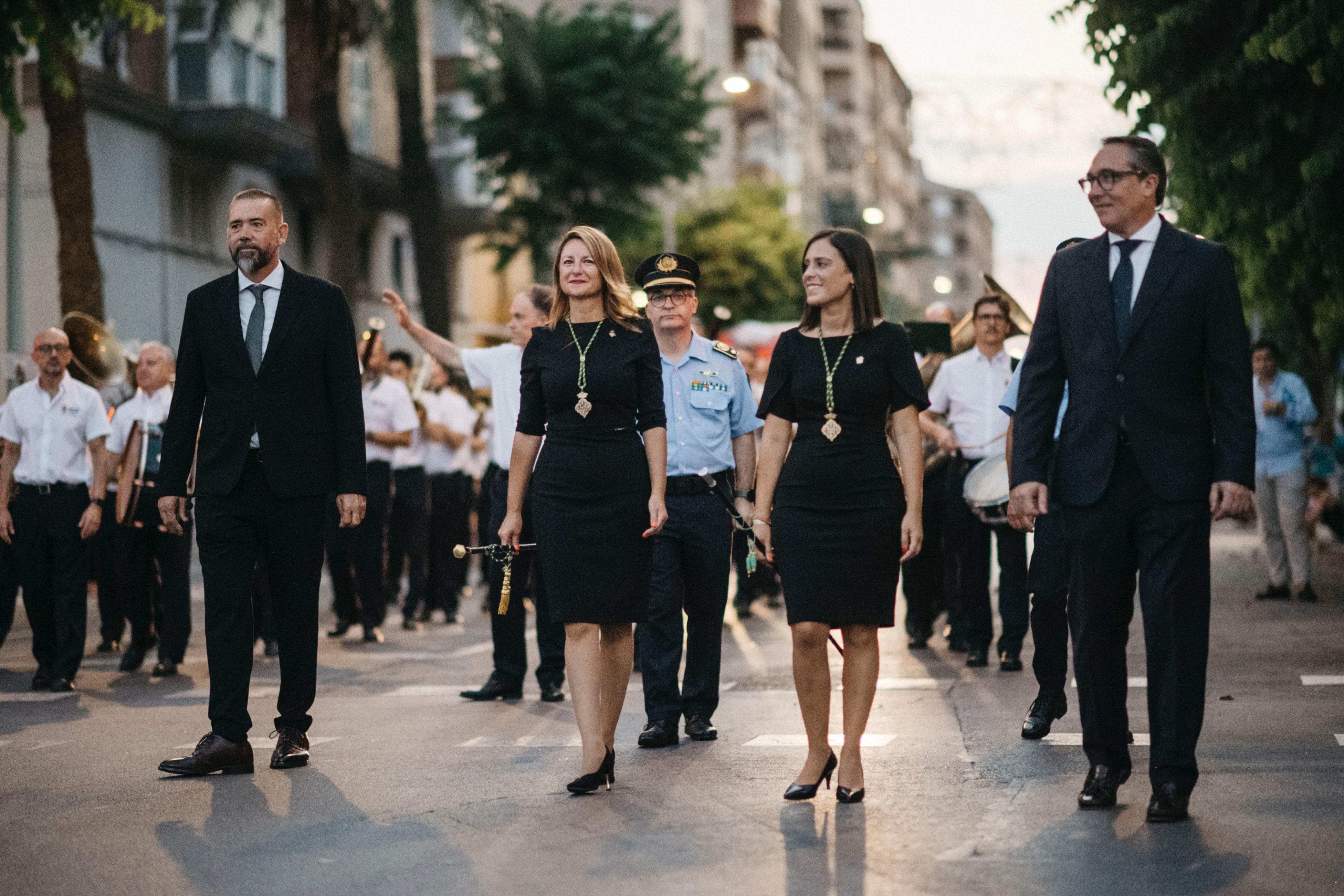 L'Ofrena floral i la processó marítima culminen el dia de Sant Pere en el Grau de Castelló