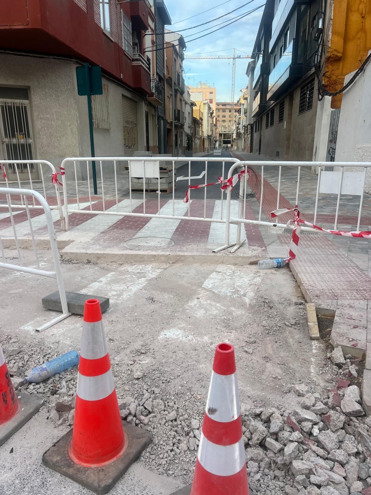 Las “chapuzas” del gobierno de Carrasco obligan a destrozar las mejoras en  el Raval de San Félix para rebajar las acerass
