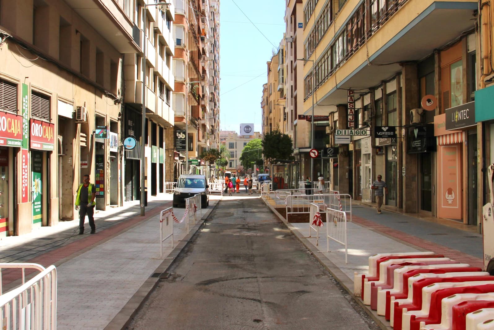 Les obres de la ZBE avancen i Sant Vicent obrirà al trànsit el 3 de setembre i Herrero i Asensi ho faran el dia 5