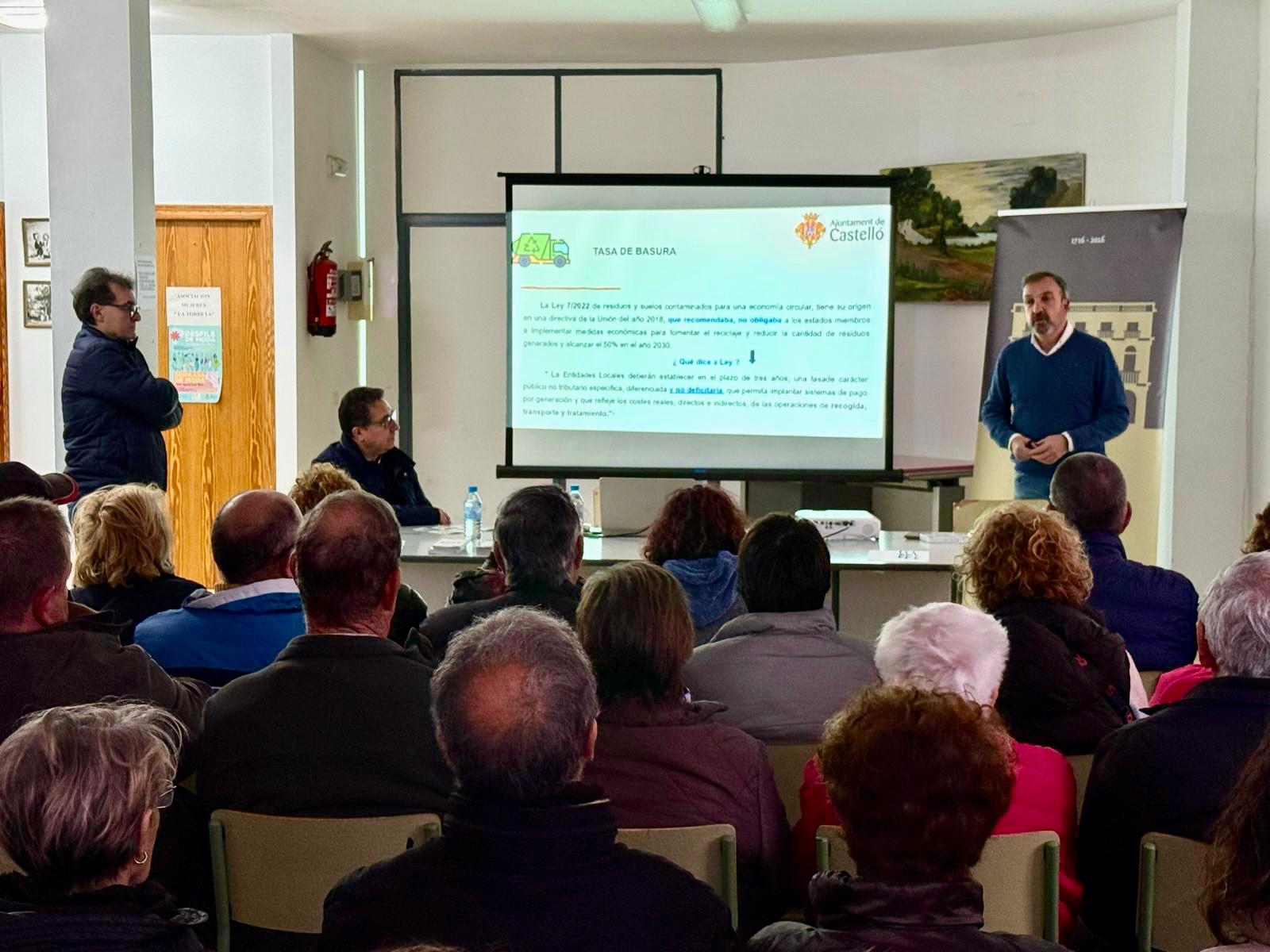 Castellón inicia las charlas en los barrios para informar de las bonificaciones que permiten amortiguar el impacto del ‘basurazo’