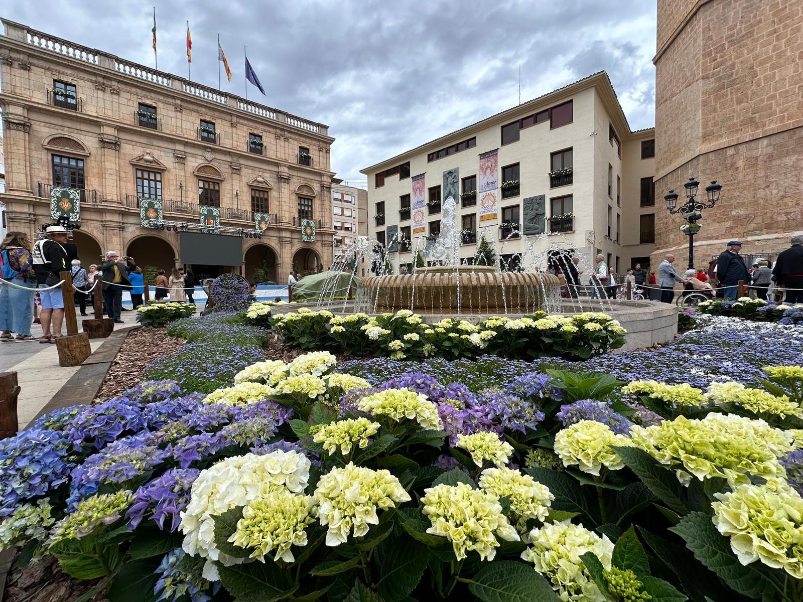 El órgano municipal da luz verde a las obras de reparación de viales del cuadro San Antonio y Santa María del Cementerio municipal con un importe de 99.997,38 _u_20ac   El portavoz del gobierno, Vicent Sales ha avanzado que se ha dado luz verde a las subvenciones, en materia de Bienestar Social, a la Asociación TEA-CAST y la asociación de Salut Mental Castelló (AFDEM). _u_201cEste gobierno cumple con el compromiso de otorgar las subvenciones a los colectivos en tiempo y forma para que puedan poner en marcha sus proyectos a lo largo del año_u_201d, añade