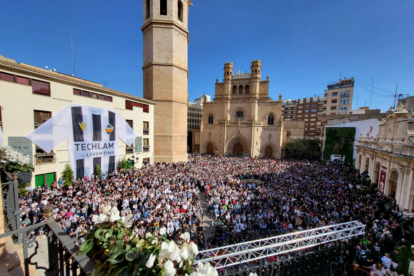 Carrasco: “La afición albinegra, el CD Castellón y el Ayuntamiento vuelven a ir de la mano para hacer de la capital una ciudad viva en una jornada que ha sido histórica. Lástima el resultado”