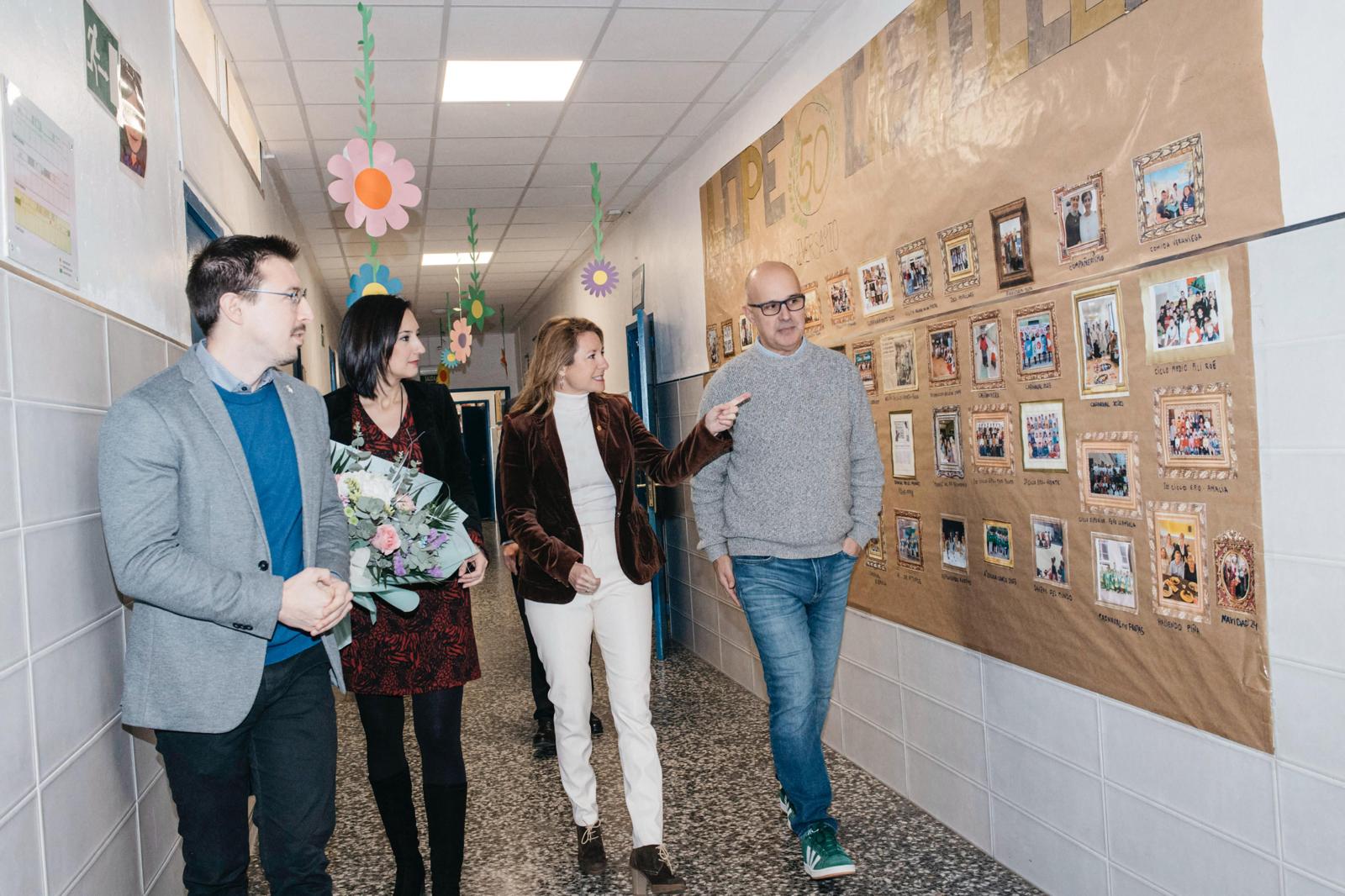 L'alcaldessa de Castelló reconeix la labor educativa del col·legi Lope en el seu 50 aniversari