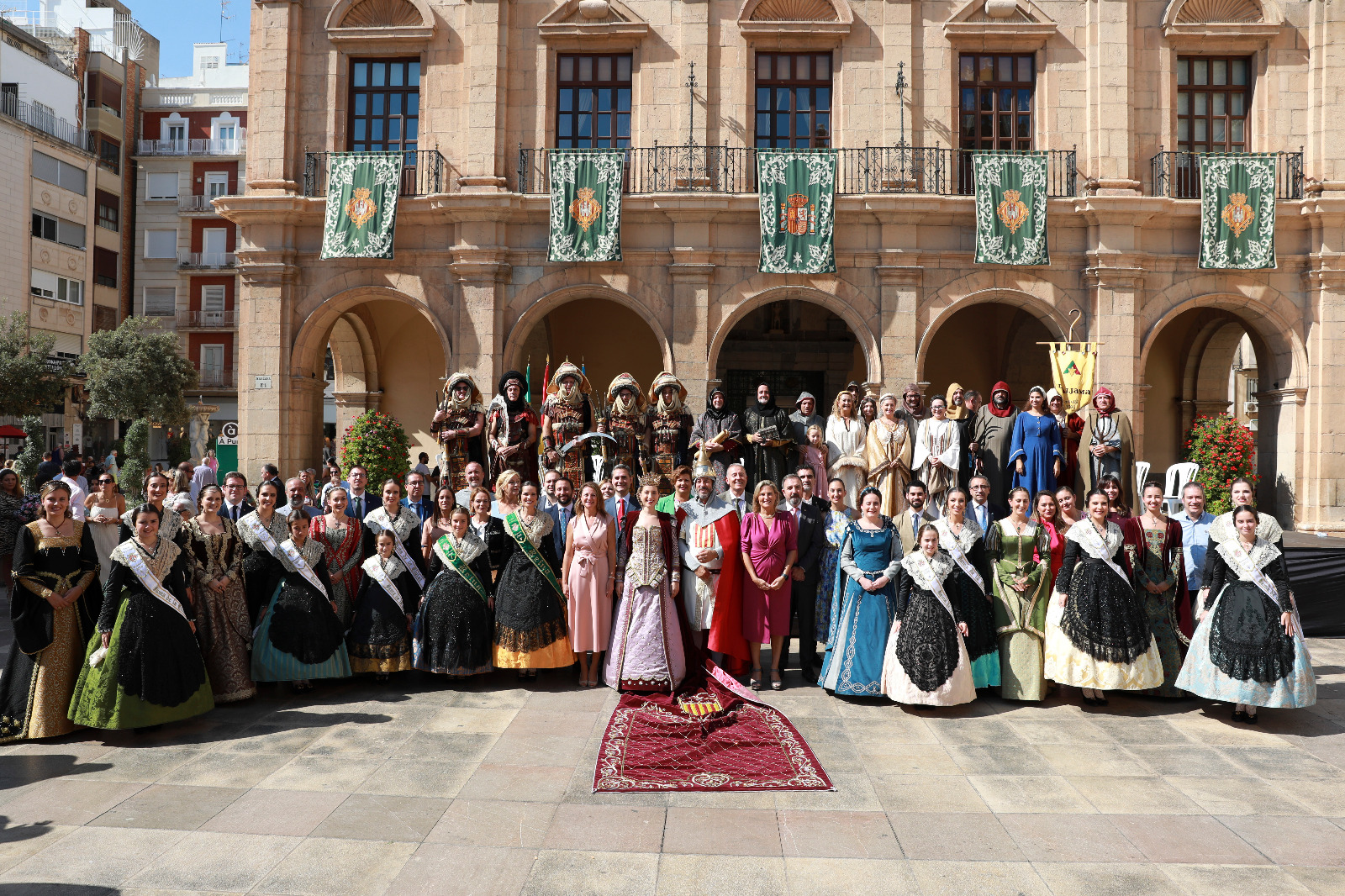 El 9 d’Octubre moviliza a más de 350 personas que protagonizan “la celebración del orgullo de ser y sentirnos castellonenses y valencianos”
