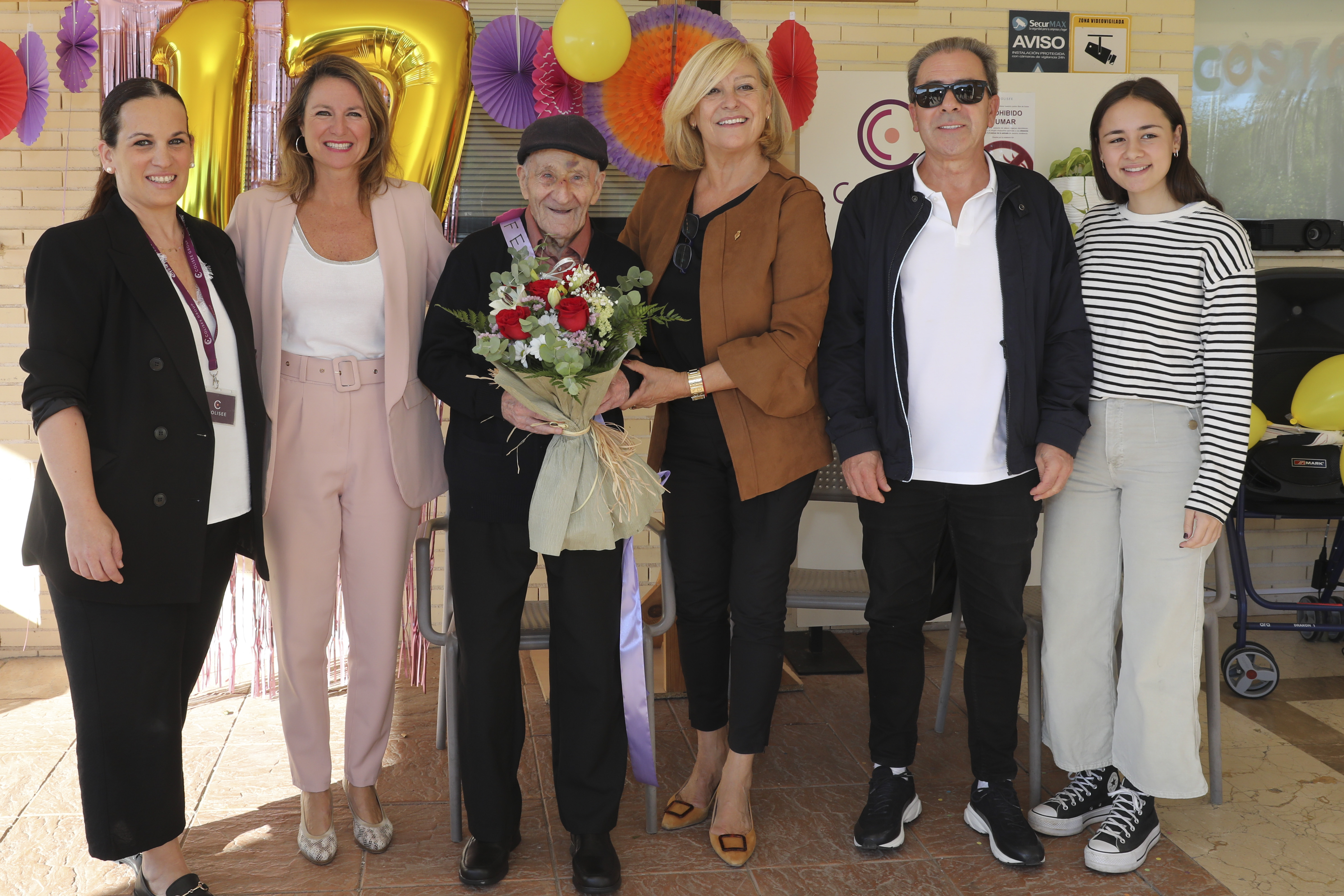 La alcaldesa felicita a Rafael Conejos Barreda en su 100 aniversario