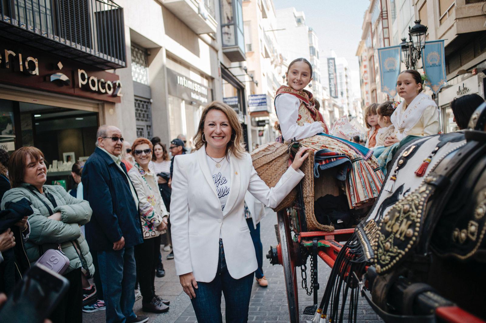 Decenas de niños participan en un multitudinario ‘Pregonet’ en honor a la Mare de Déu del Lledó