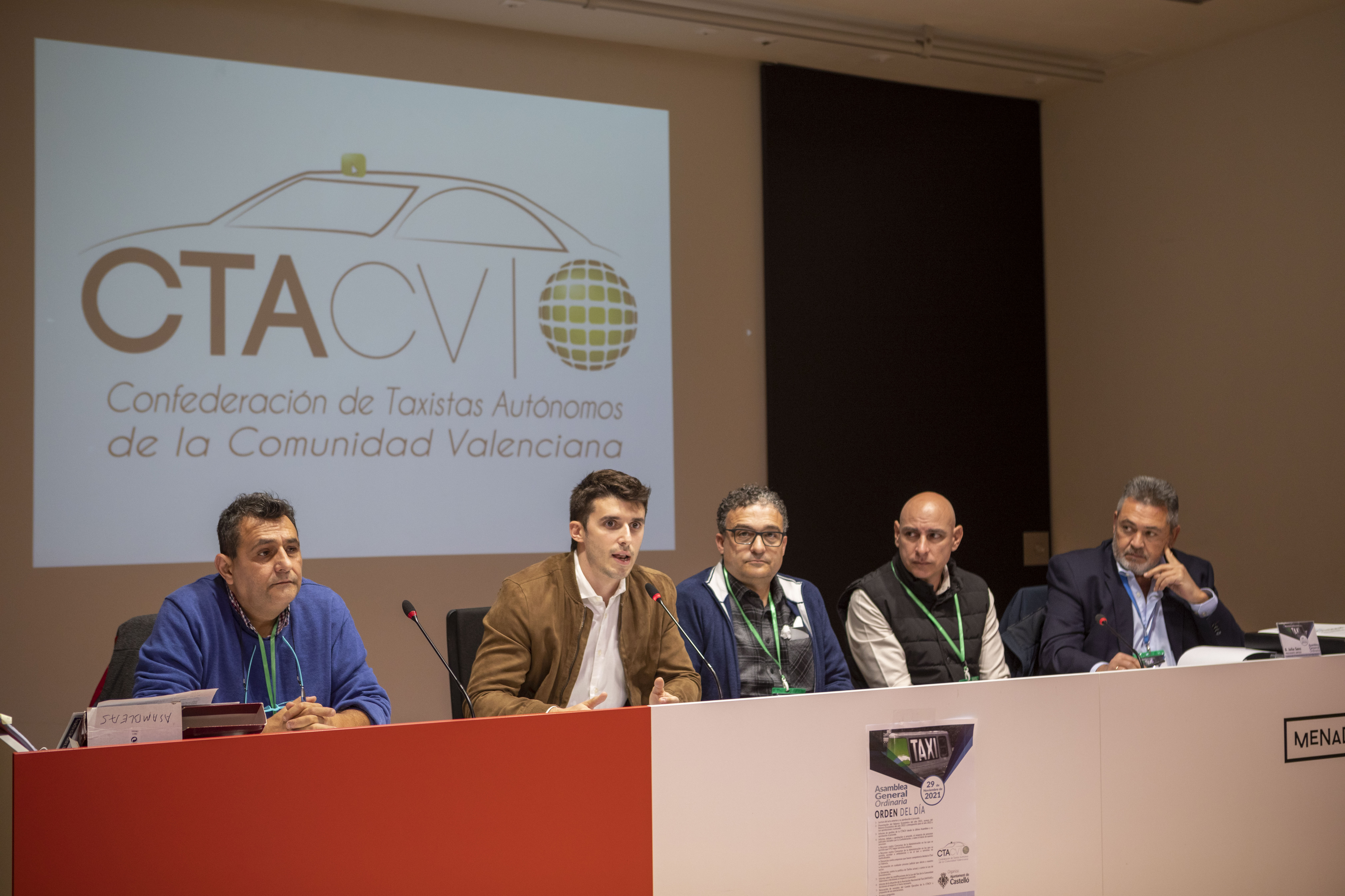 La nova ordenança de mobilitat sostenible incorporarà mesures de protecció del taxi i regularà l'ús dels VTC