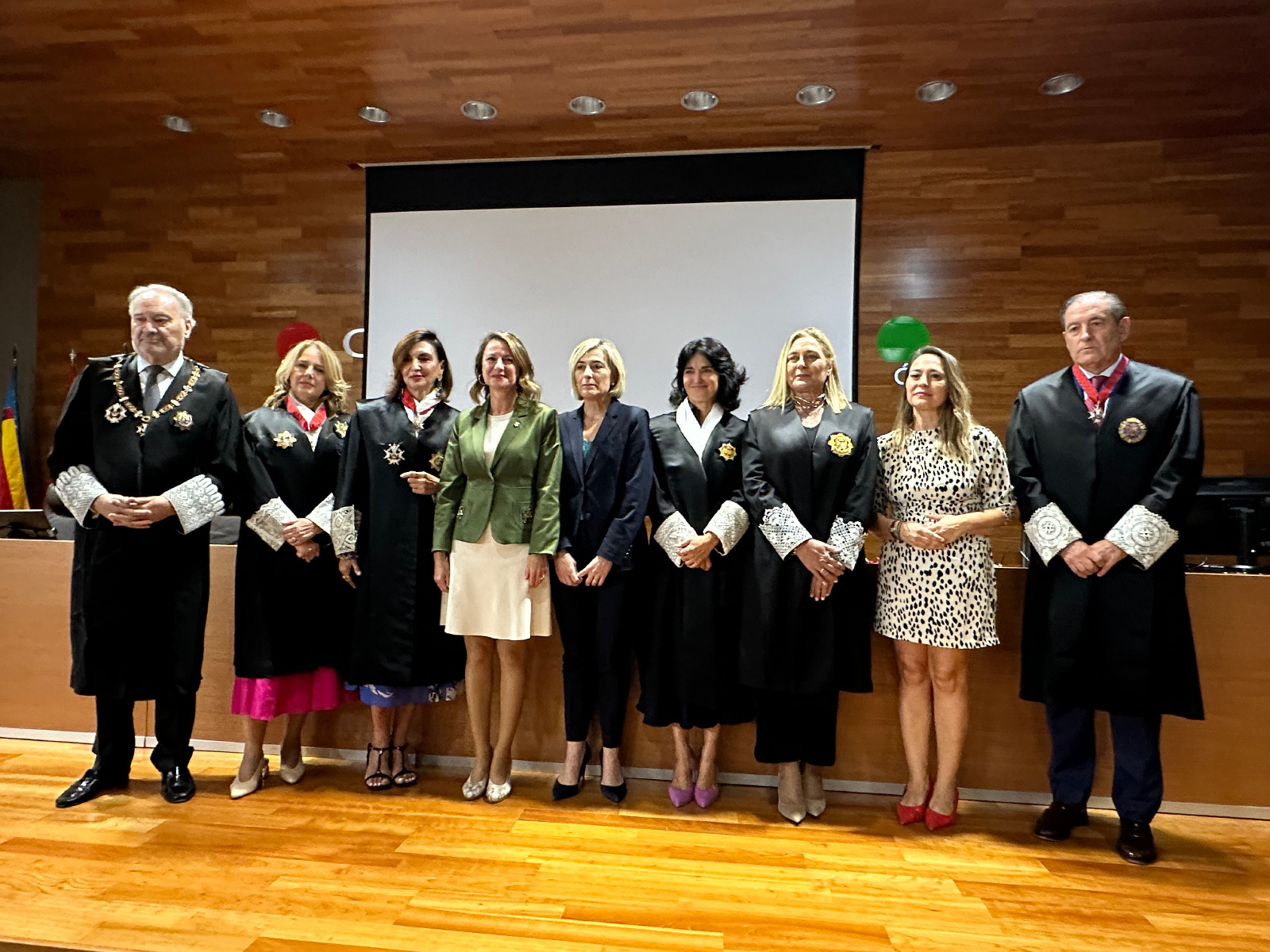 La alcaldesa, Begoña Carrasco, asiste a la jura de los nuevos procuradores de Castellón