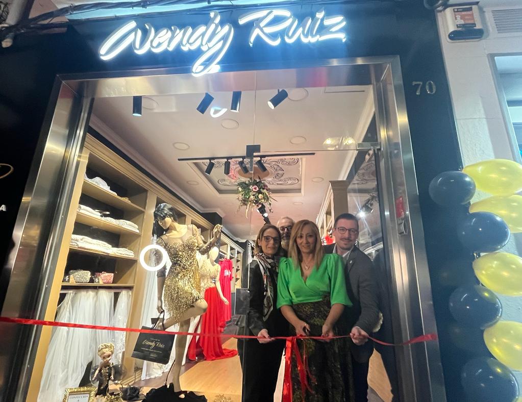 El carrer Alloza acull la inauguració del Atelier Wendy Ruiz