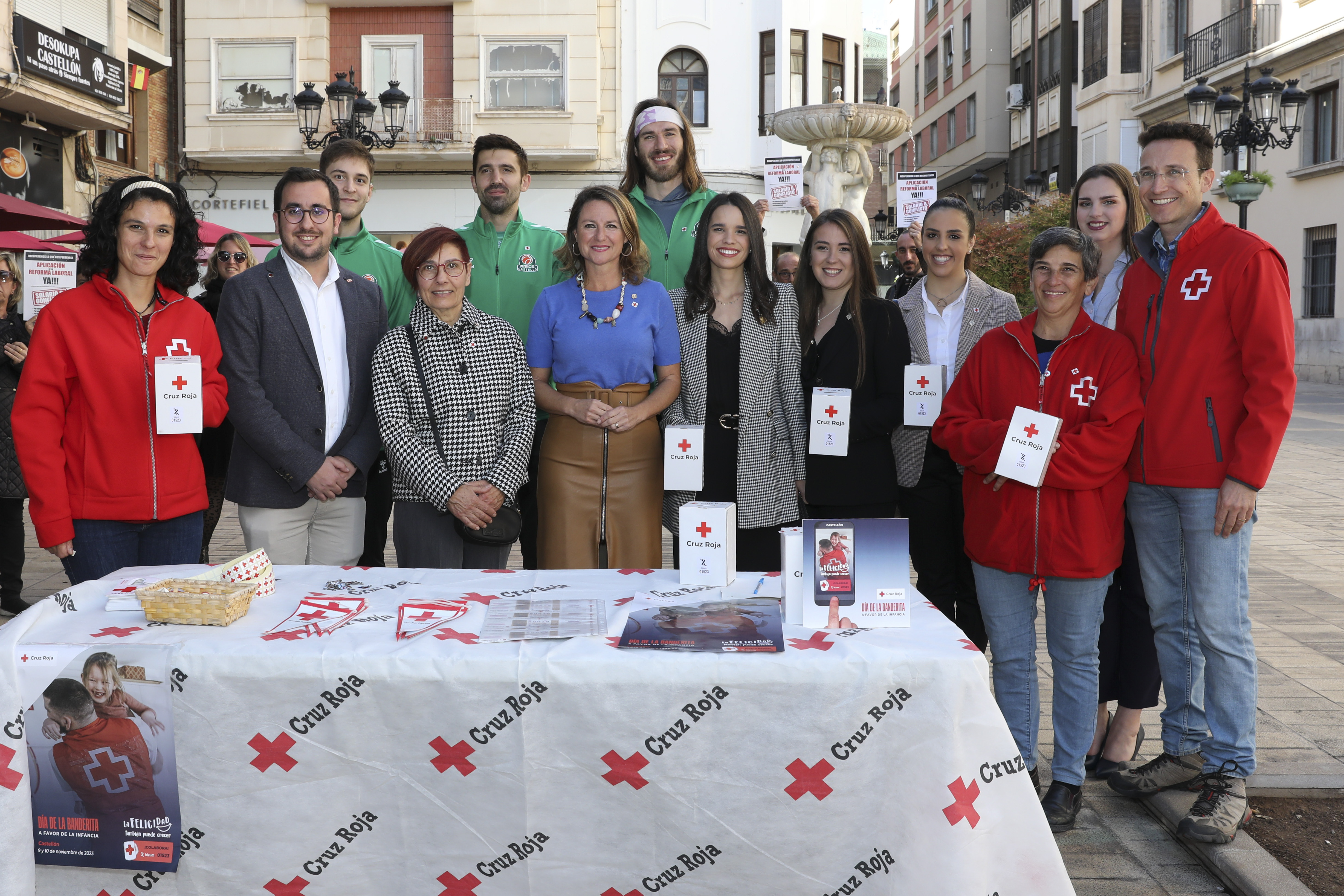 Begoña Carrasco, Alcaldesa de Castellón,  participa en el día de la Banderita de Cruz Roja