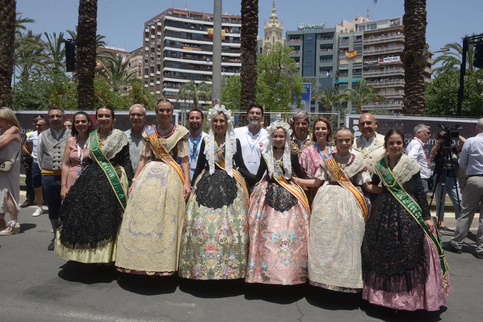 Una delegació de Castelló acompanya als alacantins en les Fogueres de Sant Joan