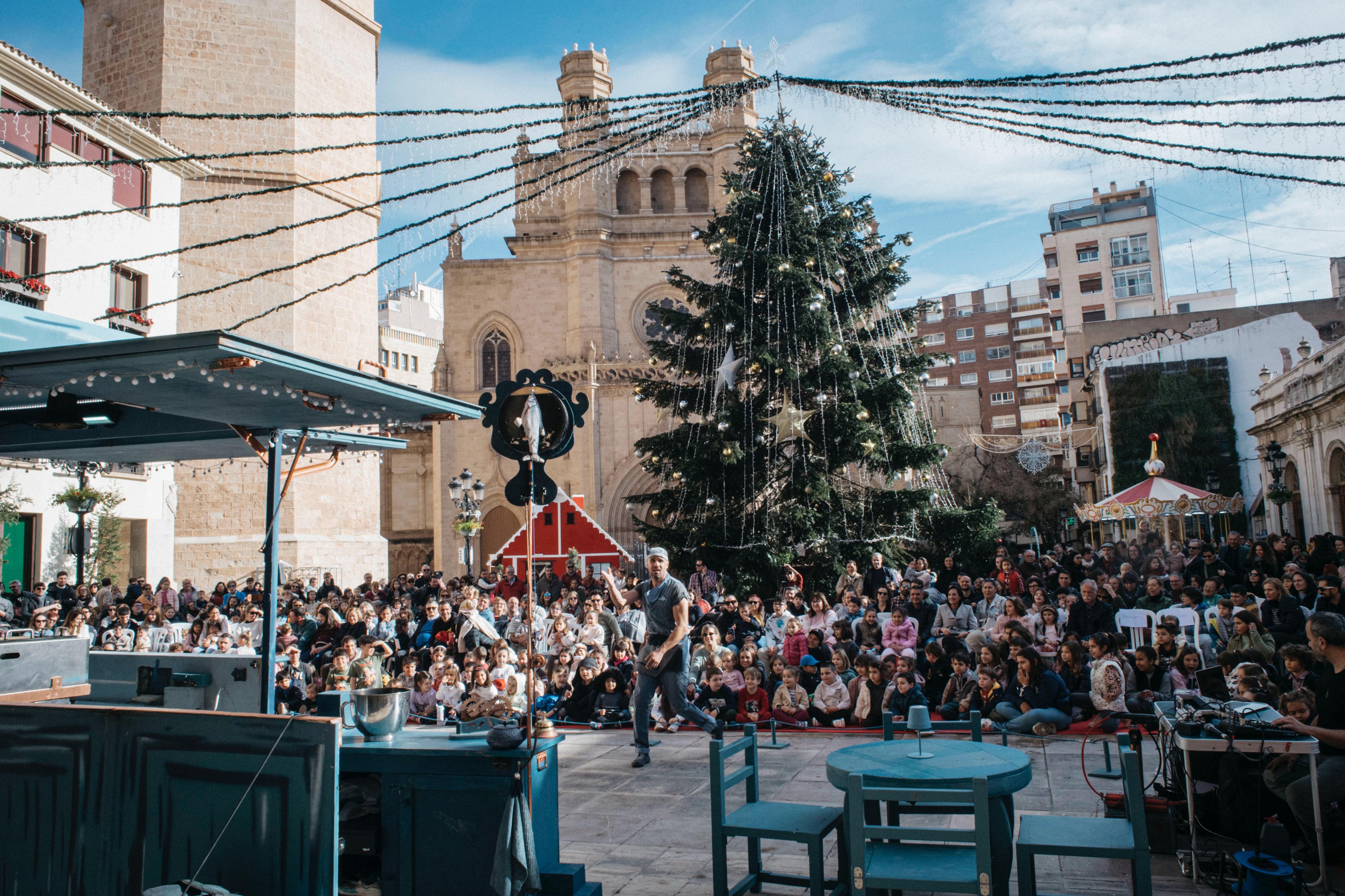 “Nadal de Circ” arranca con 1.000 espectadores en la Plaza Mayor en su jornada inaugural