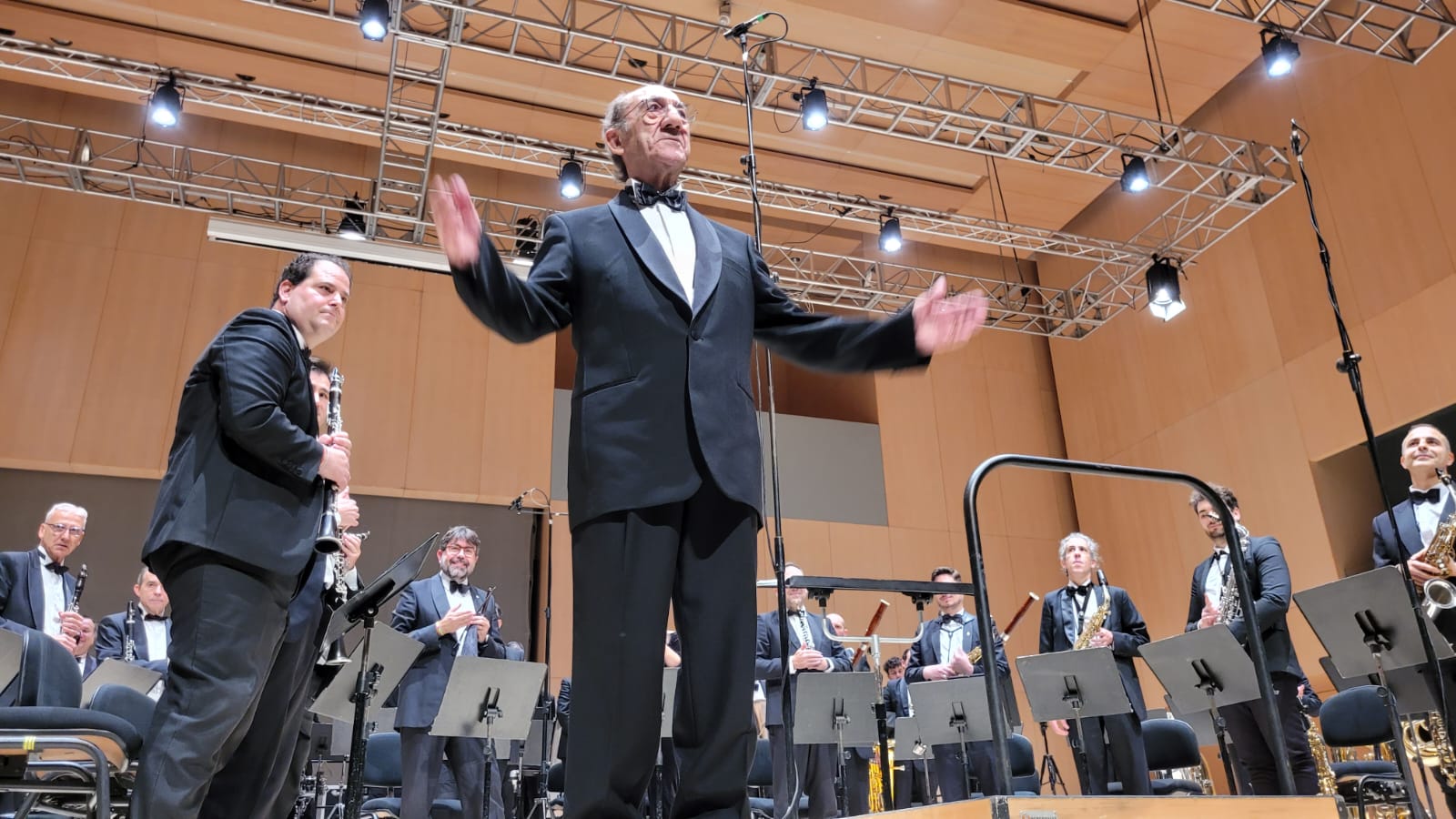 Francisco Signes emociona en su regreso a la batuta de la Banda Municipal de Castellón