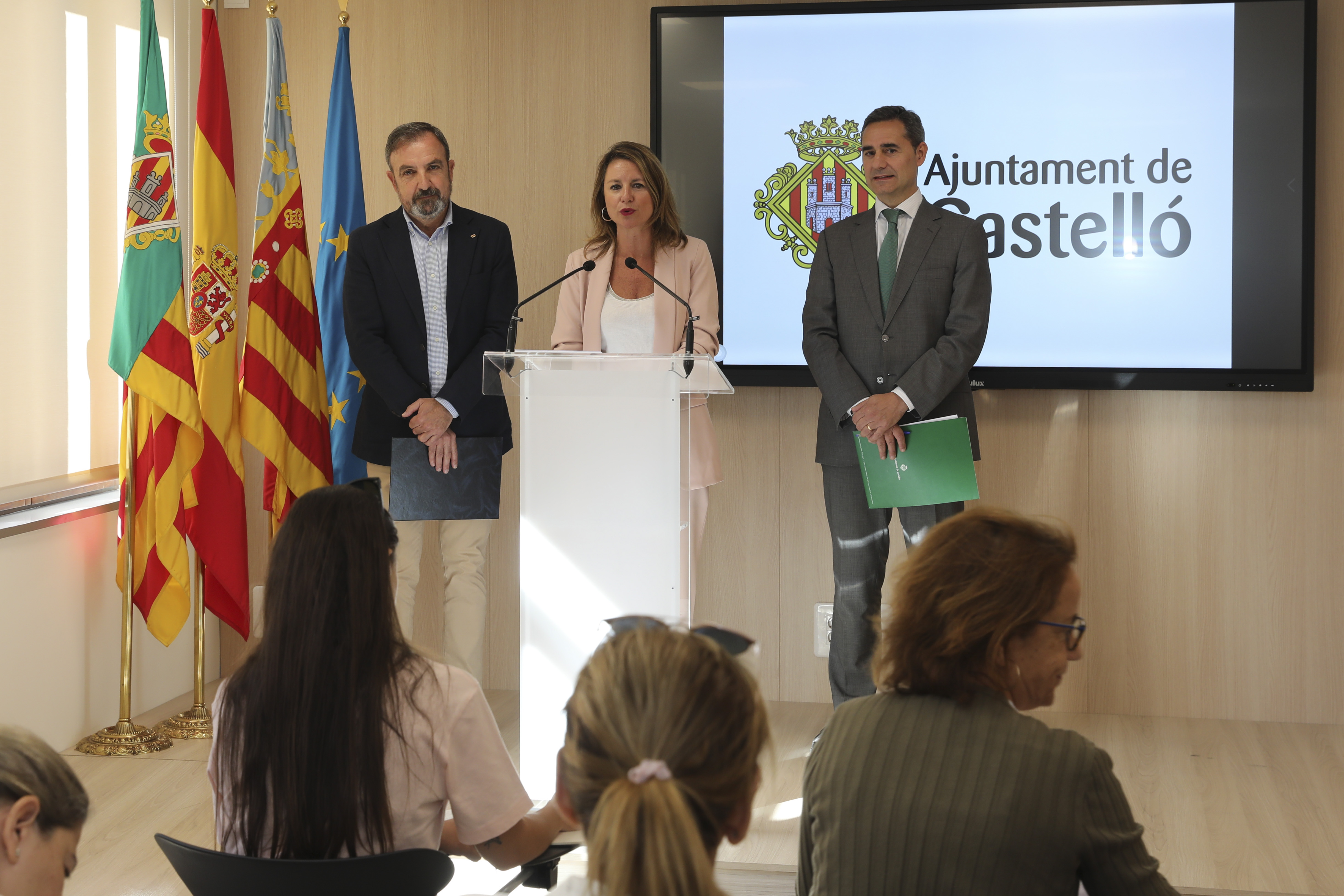 Carrasco: “Cumplimos con nuestro compromiso de bajar impuestos y los castellonenses se ahorrarán 3,6 millones de euros en el 2024”
