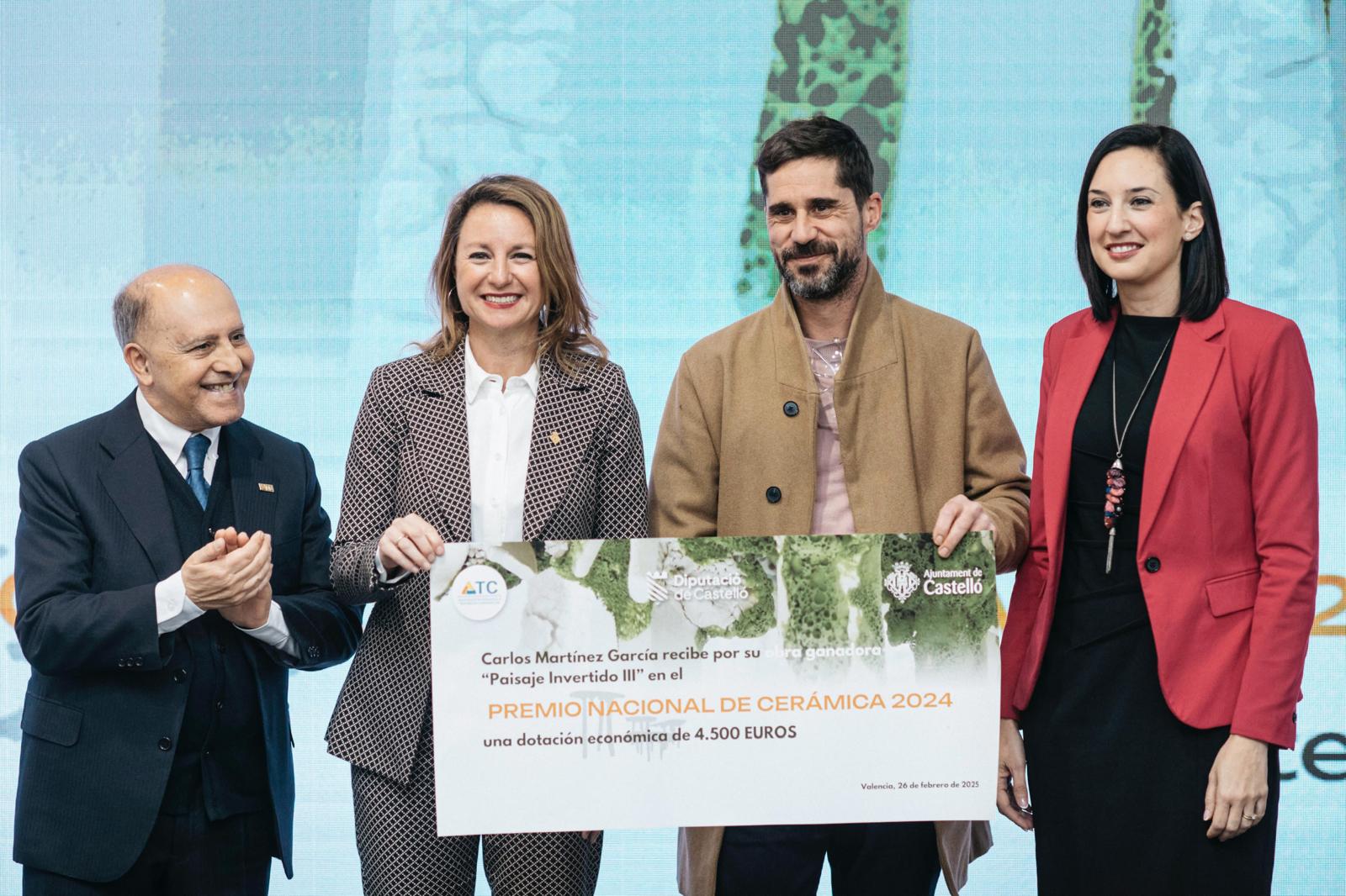 Begoña Carrasco anima “a seguir explorando los usos infinitos que tiene nuestra cerámica y que se transforma en obras de arte”