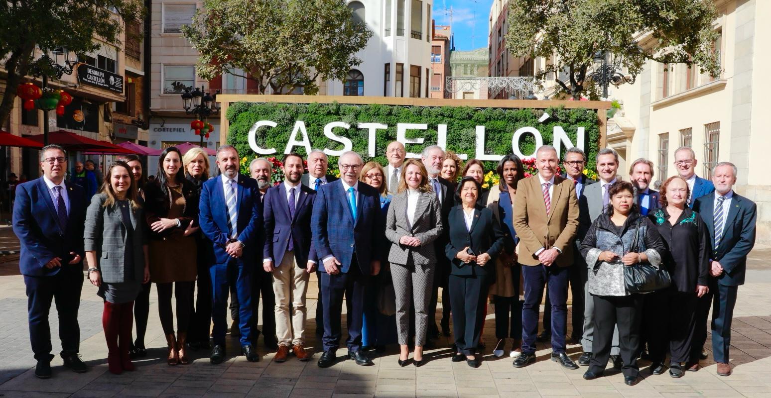 El gobierno de Begoña Carrasco recibe por primera vez en la historia del Ayuntamiento a los miembros del cuerpo consular de Valencia en su apuesta por potenciar las relaciones